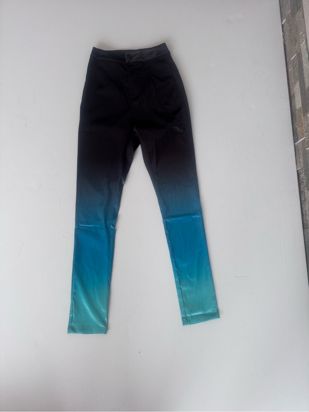 🔥 Blue Multi Ombre Faux Leather Pants – NWT 🔥 - Picture 3 of 6